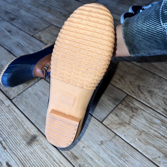 New Lands End Snow Boots - Picture 3 of 4